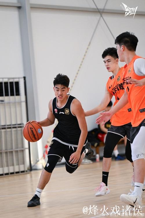 广厦男篮发布青年队图集:U19决赛阶段定档12月20日 广厦男篮发布青年队图集:U19决赛阶段定档12月20日